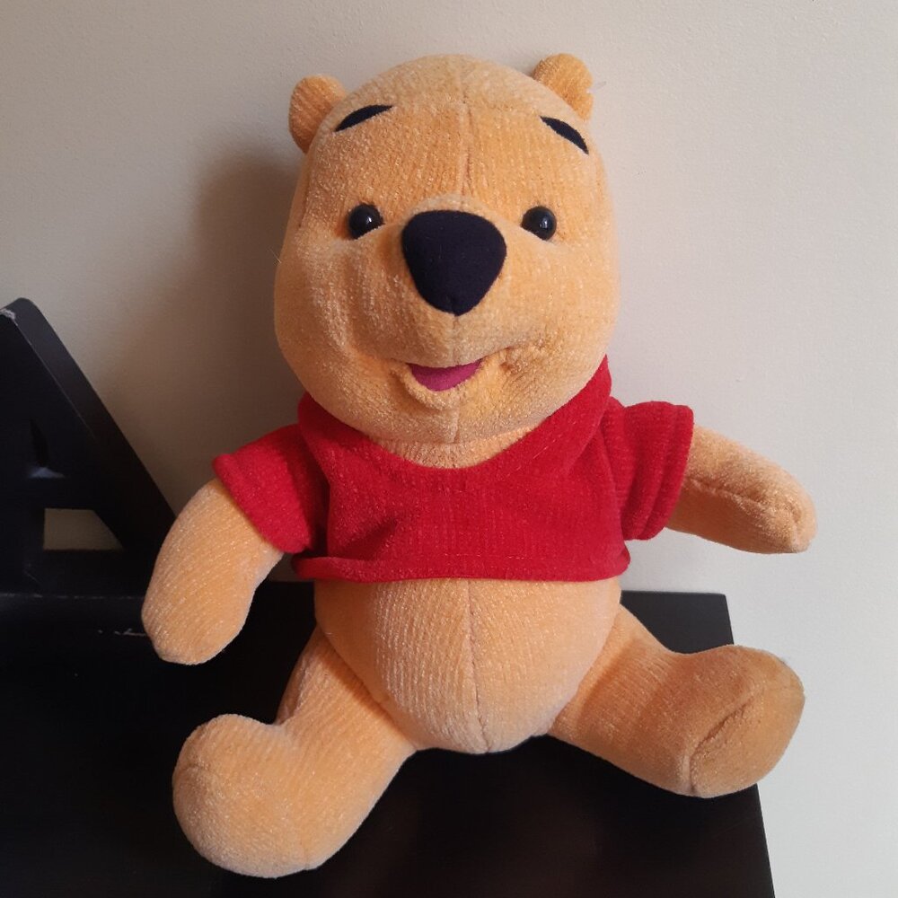 Vintage Fisher Price Disney Love-To-Hug Winnie The Pooh Talking 11" Plush Toy